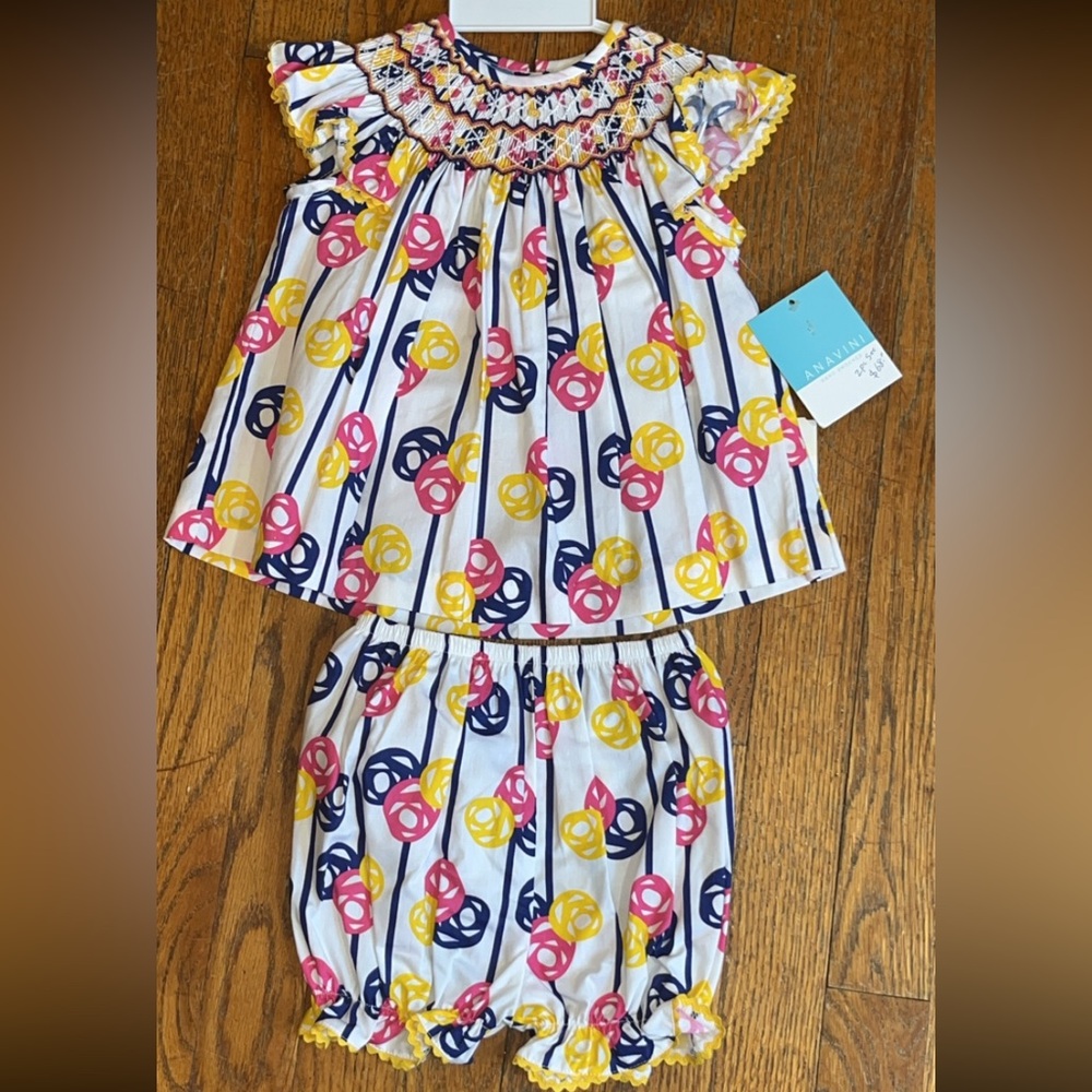 New anavini smocked bloomer set